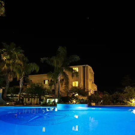 فندق La Bussola Calabria 3*